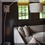 DL02. Modern metal arc floor lamp. 